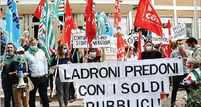 Il grido dei lavoratori della sanità privata «Non siamo serie B»