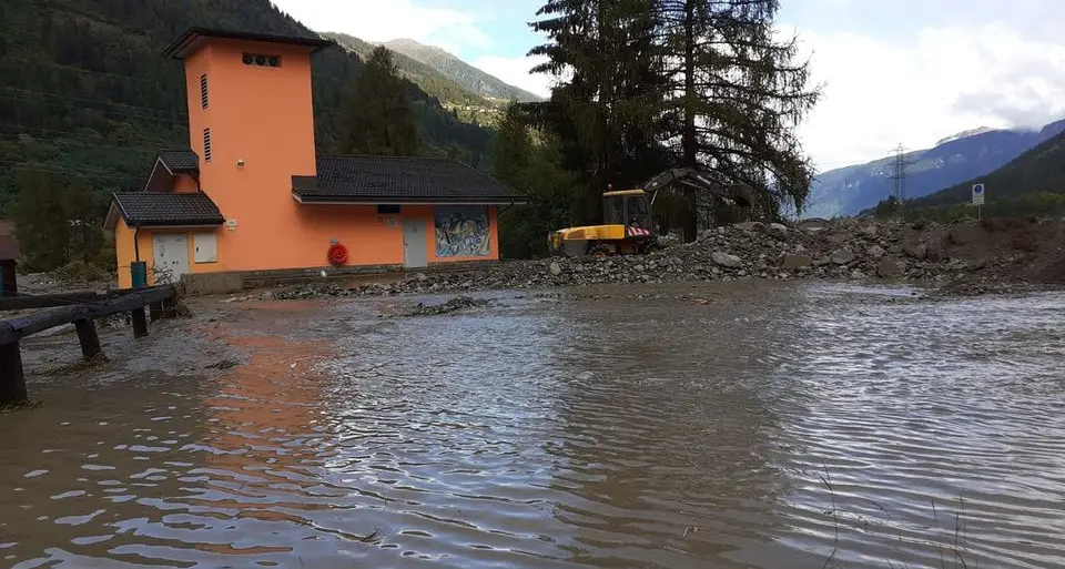 Ossana: l'esondazione porta detriti e fango fino in paese obbligo di bollire l'acqua