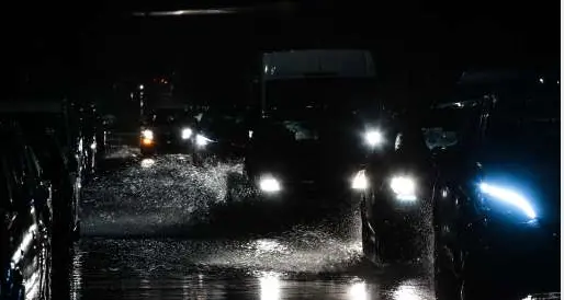 Maltempo, in Trentino da stasera allerta arancione Fino a domenica temporali, nubifragi e forte vento Appello alla popolazione a ridurre gli spostamenti