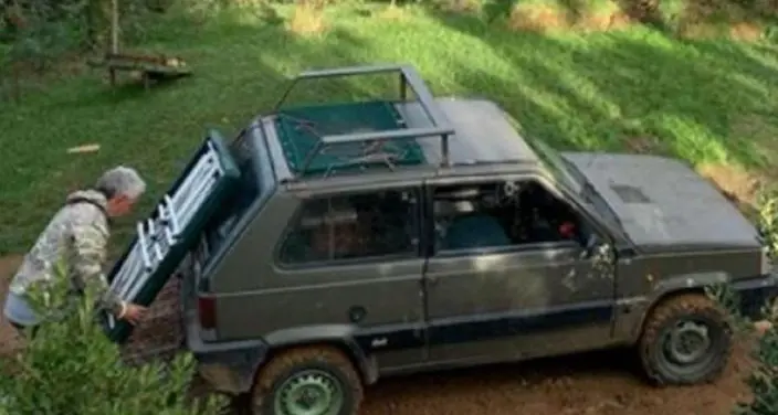 Roberto Baggio, virale la foto con la Panda 4x4 in campagna