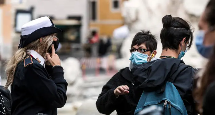 Conte: severità ma non lockdown Il Cts si spacca e nel verbale si insiste su maggiori controlli