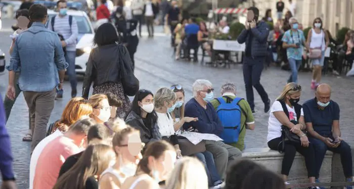 Covid, il dpcm del giro di vite slitta per troppi assenti in aula