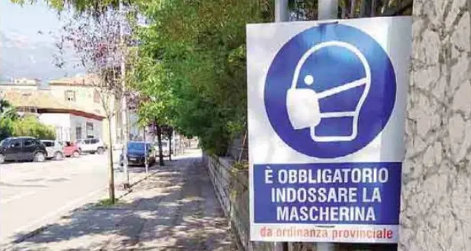 Maestra d'asilo licenziata perché non voleva indossare la mascherina