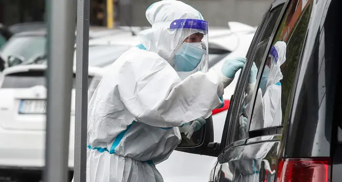 Le mutazioni del coronavirus Roma blocca i voli dal Brasile Test per chi è appena arrivato