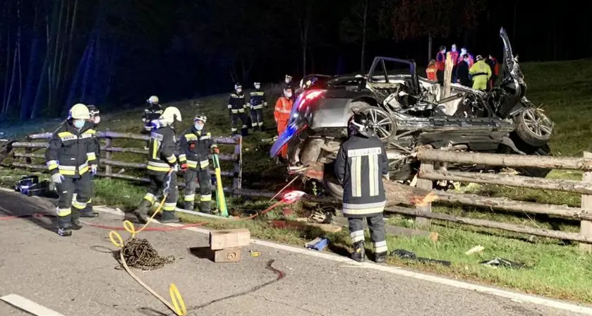 Anterselva, auto fuori strada Un ragazzo muore sul colpo