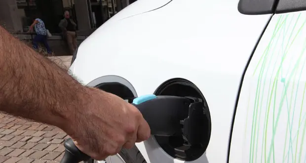 Nel 2030 le auto totalmente elettriche saranno l'80%