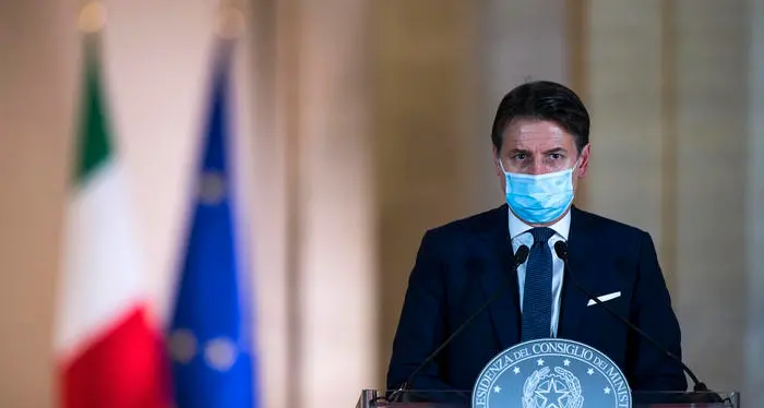 La nuova \"stretta\" di Conte le scuole restano aperte potere di \"zona rossa\" ai sindaci