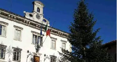 Un focolaio in Municipio positivi sindaco e assessori oltre a parte del personale