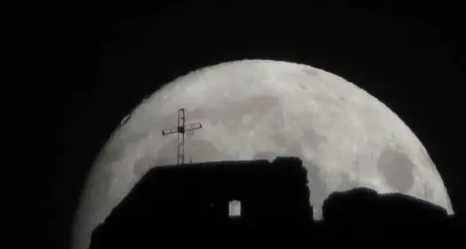 Stasera c'è la \"luna blu\" uno spettacolo in cielo per la seconda piena del mese