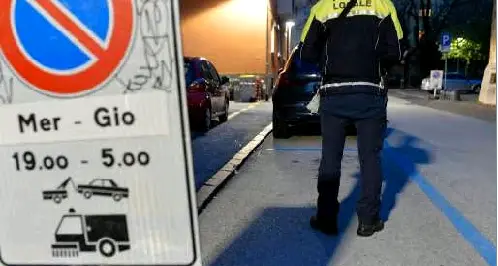 Lavaggio strade a Trento Già mille multe in un mese Si prosegue fino al 5 novembre