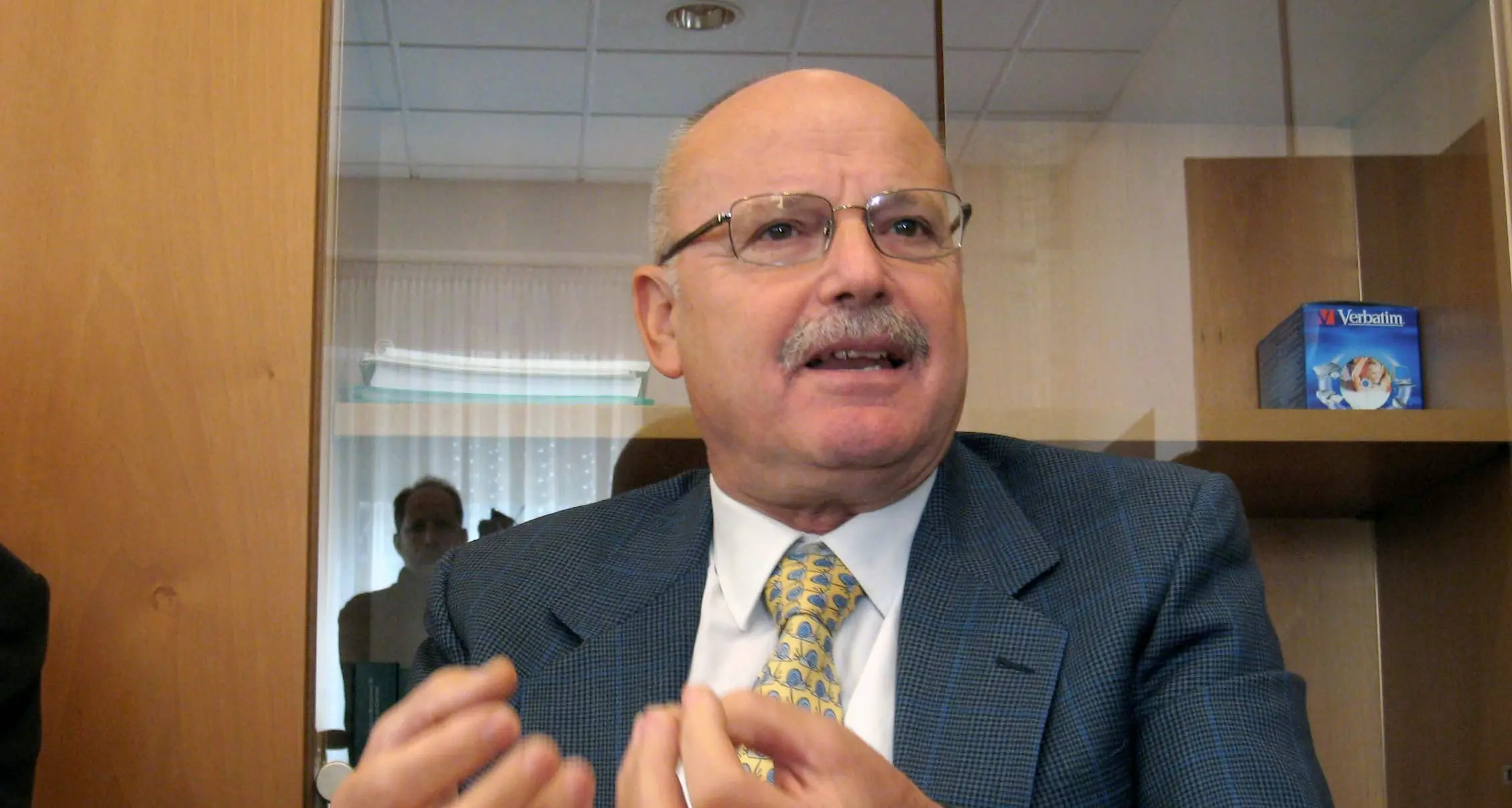 Evasione fiscale milionaria indagato l'ex preside Casna per la gestione dei viaggi all'astero