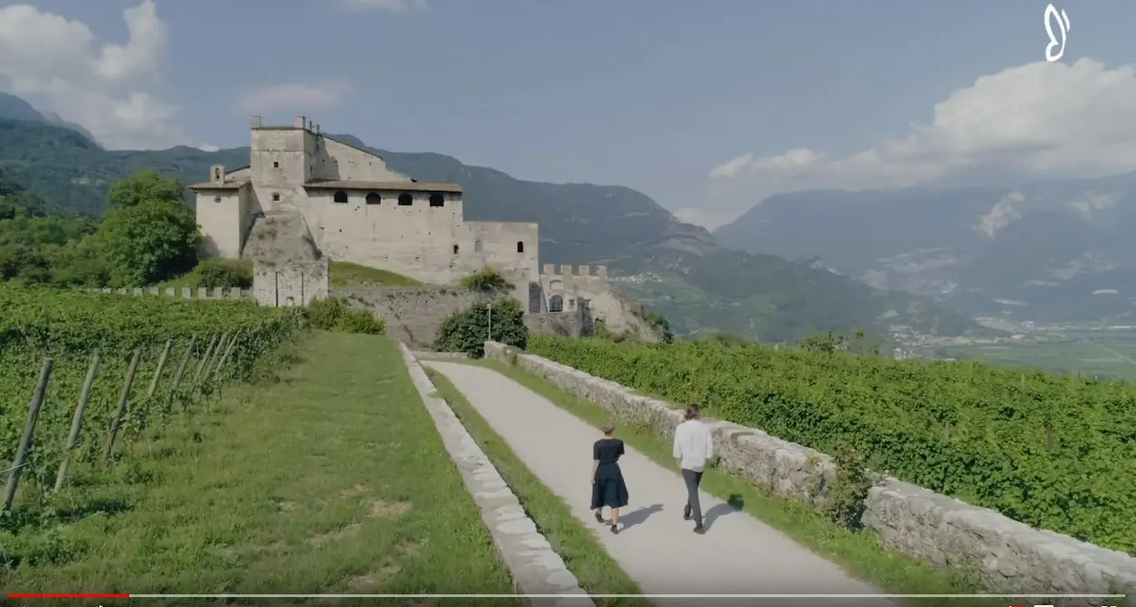 Innamorati fra castelli e vigneti Video promuove la Vallagarina