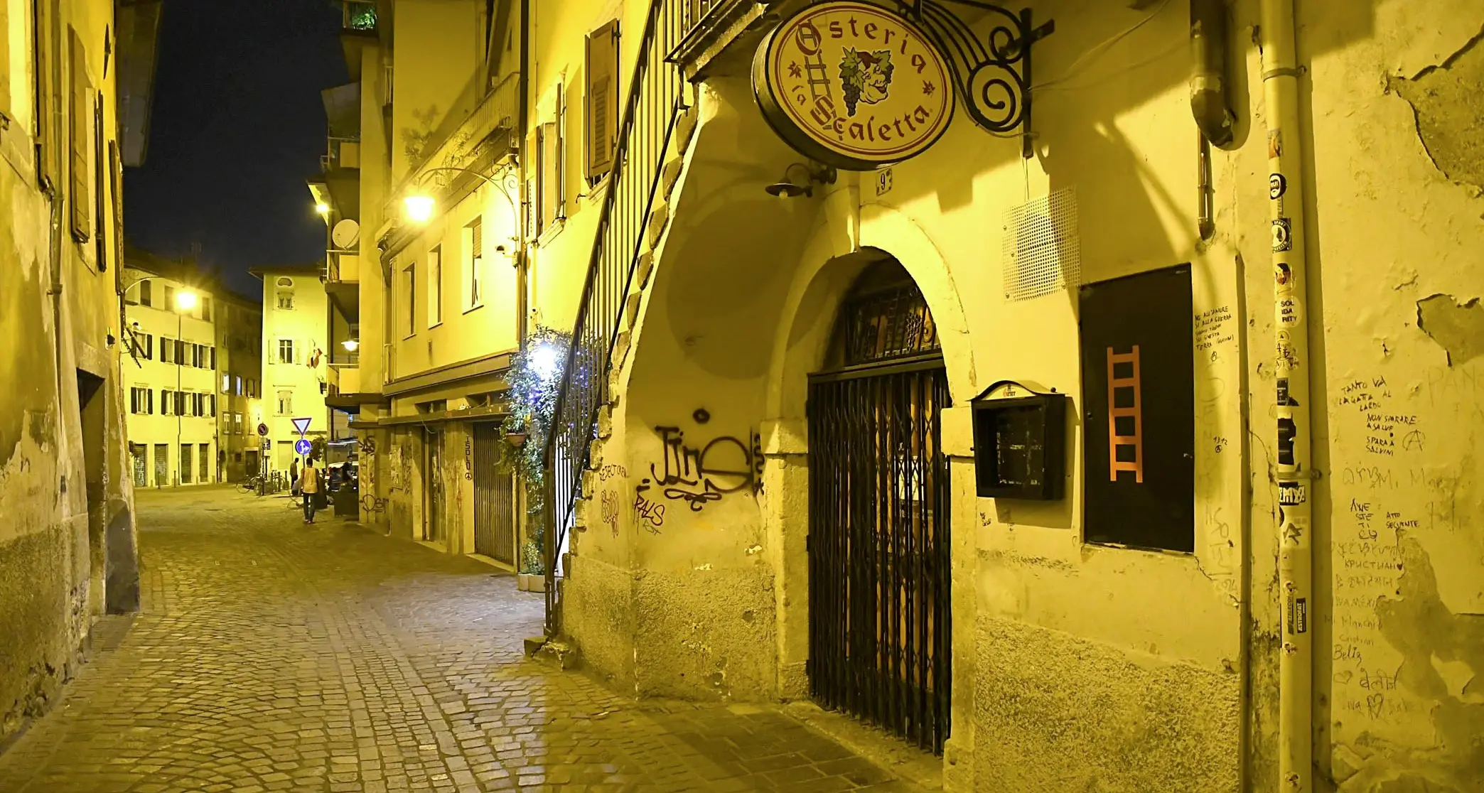 Chiusa la Scaletta, il titolare: «Pago per il casino a 50 metri dal mio locale?» E Merler lo sapeva 3 giorni prima...