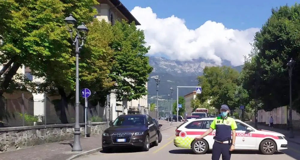 Ripartenza delle scuole: a Rovereto bloccano le strade per entrata e uscita: rischio caos