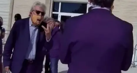 Sgarbi senza la mascherina dà i numeri alla Mostra di Venezia e insulta i vigilantes che lo fermano