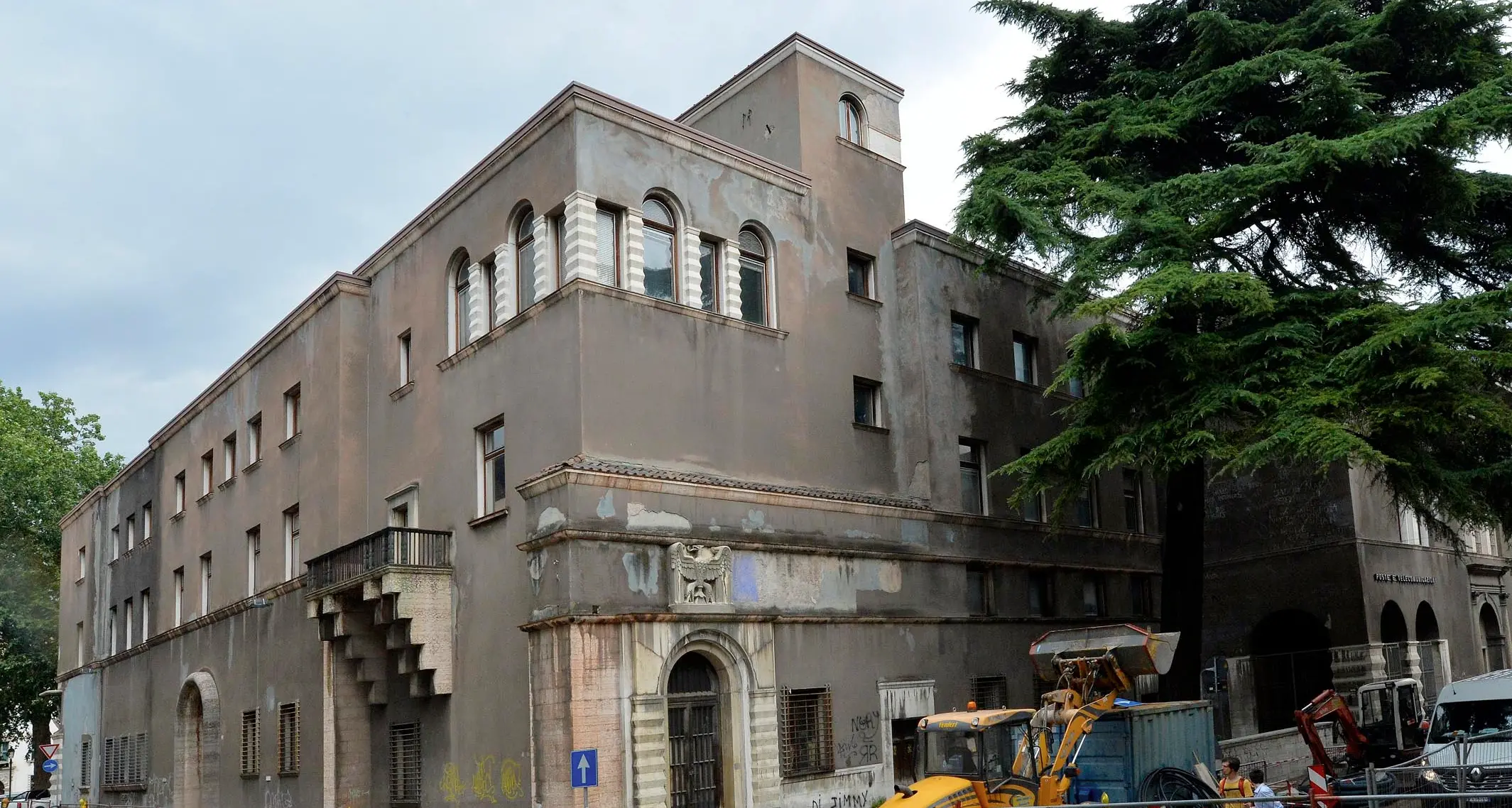 Rivive il Palazzo delle Poste: workshop d'artista, mostre e visite guidate con il Touring