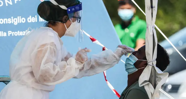Covid in Trentino: oggi altri 13 casi di positività e tre classi vanno in isolamento