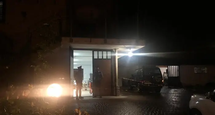 Uccide il figlioletto di 11 anni e poi si spara: tragedia nel Torinese