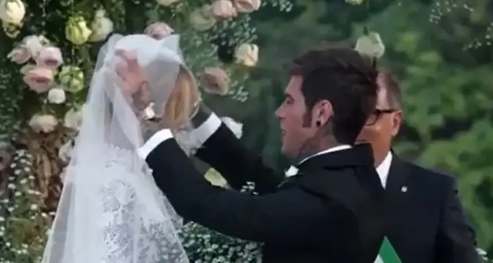 I \"Ferragnez\" festeggiano «due anni di noi» E Chiara ripropone il video delle nozze