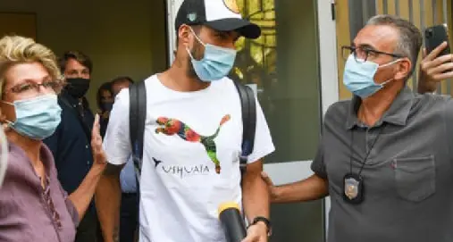 Cittadinanza truffa per Suarez «Non spiccica na parola, ma guadagna 10 milioni»