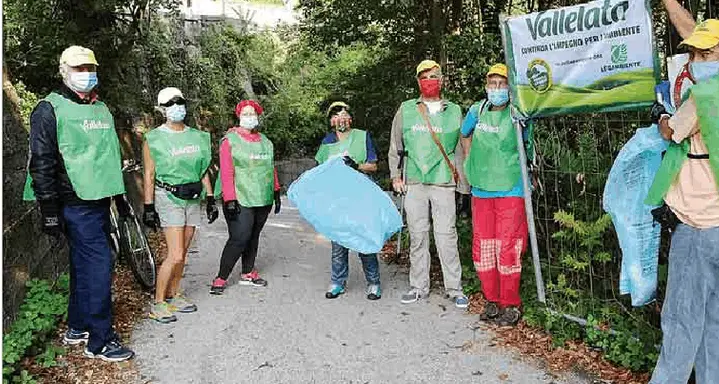 Ripulite le rive del Fersina Raccolti 5 sacchi di rifiuti dai volontari a Ponte Alto