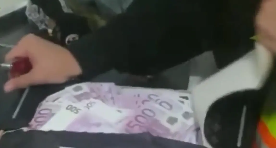 Cartello della droga in affari con i Narcos: così nascondevano la \"roba\"- Video