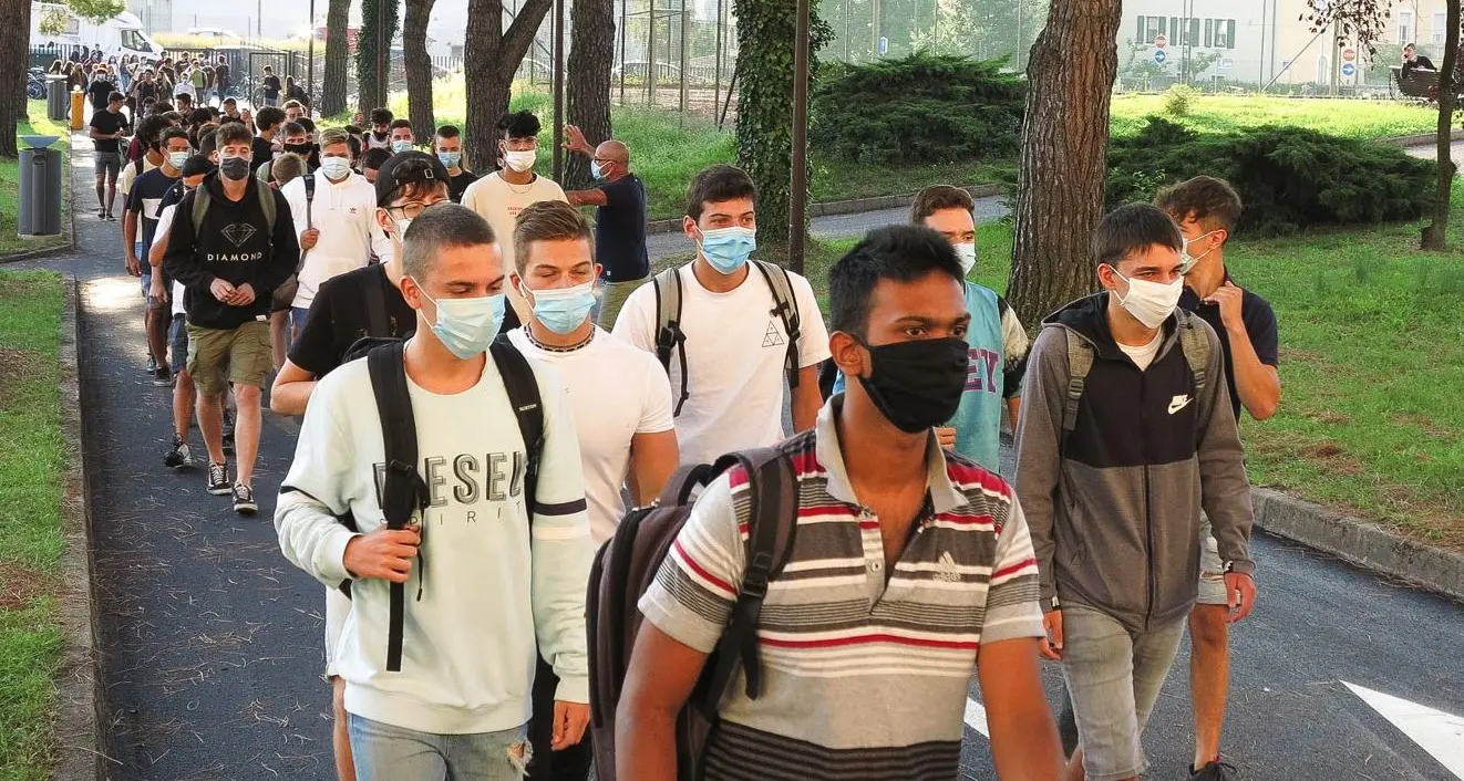 Allarme contagi nelle scuole: ipotesi chiusura generale in zona rossa e forse anche altrove quando l'incidenza aumenta