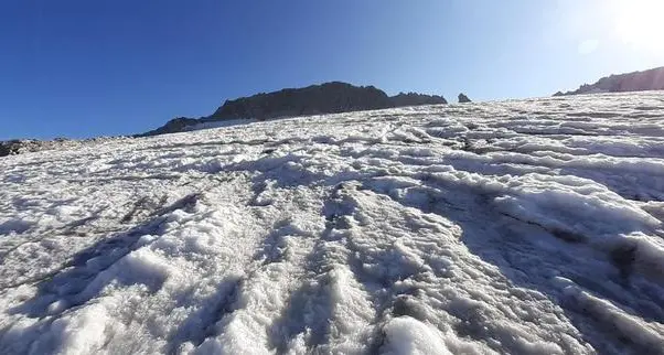 Adamello, oltre un secolo dopo spunta dai ghiacci la salma di un soldato austro-ungarico