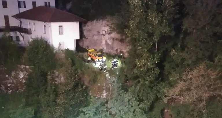 Comano: si perde nel bosco e finisce nel greto del Sarca portato in salvo un ottantenne
