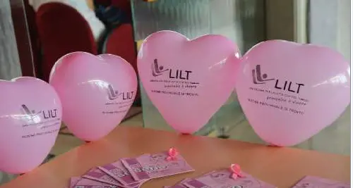 Sconfiggere il tumore al seno In Trentino torna «Nastro Rosa» la campagna della Lilt