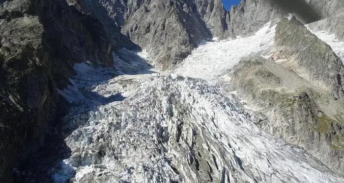 Monte Bianco: allarme ghiacciaio evacuate 30 abitazioni in Val Ferret per pericolo crolli