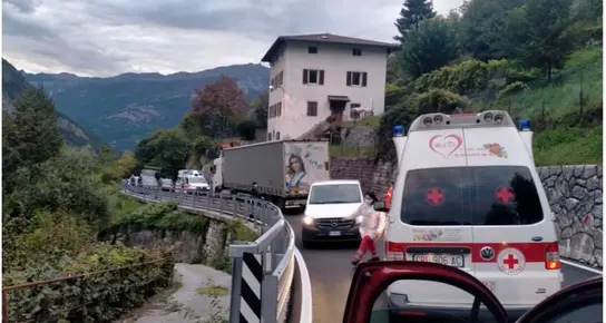 Protesta: «Basta Tir che creano pericoli sulla statale per Folgaria Bloccata anche un'ambulanza»