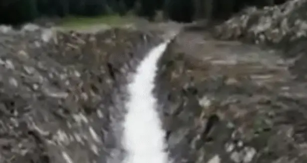 Val Taviela, dopo 48 ore ecco la strada ripulita guarda il VIDEO DI OGGI