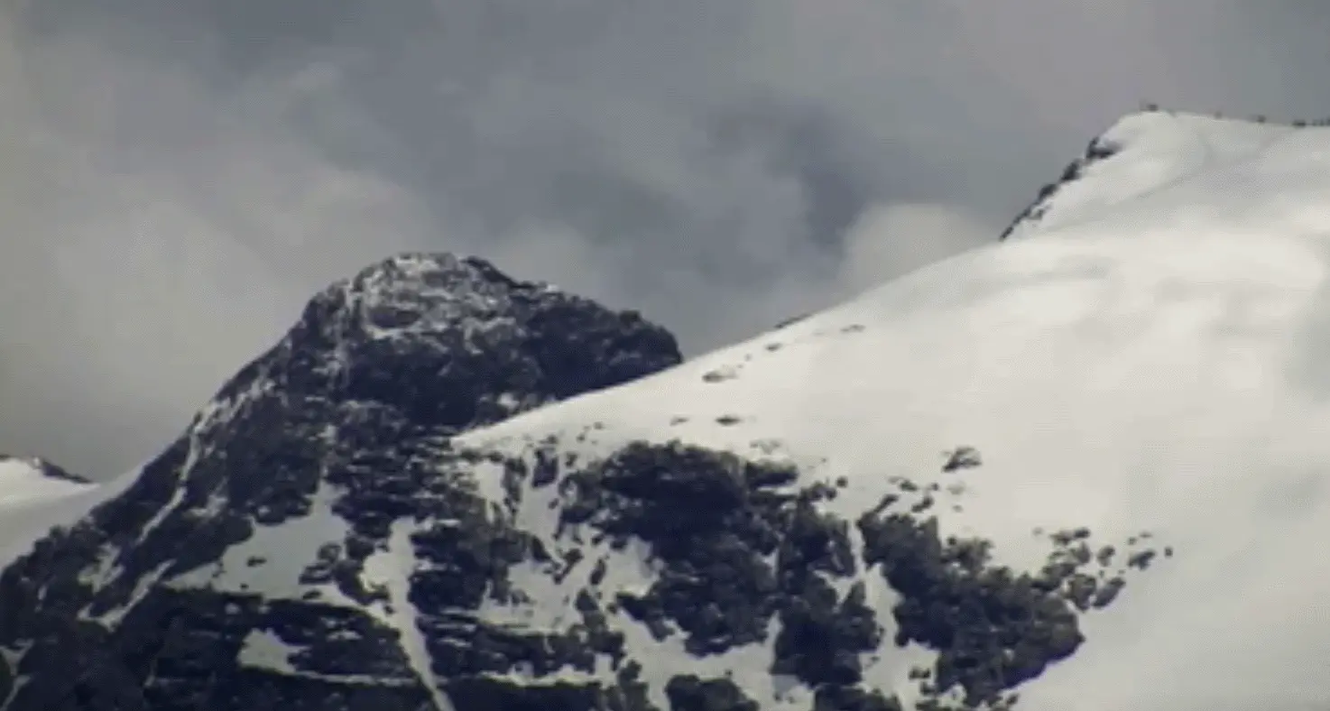 La webcam mostra la Marmolada e il ghiacciaio che si scioglie: in timelapse la neve va via - VIDEO