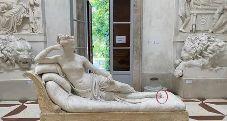 Statua del Canova danneggiata per farsi un selfie: il colpevole individuato in un turista austriaco