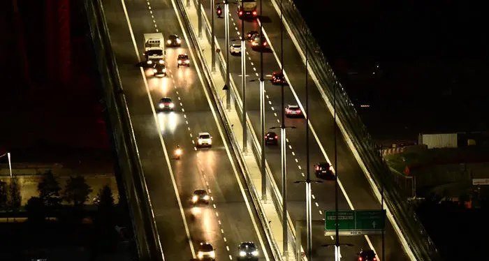Riaperto al traffico ieri sera il nuovo ponte di Genova