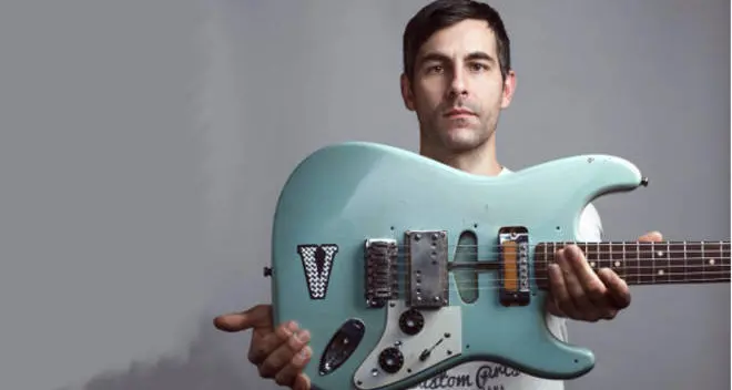 La chitarra di Adriano Viterbini alla baita Penna Nera di Grumes
