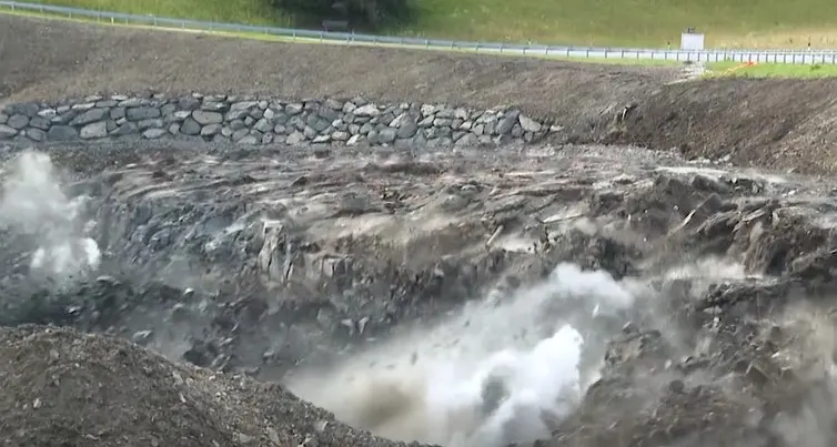 Maxiesplosione in val Badia Sbriciolati in pochi secondi 7mila metri cubi di roccia