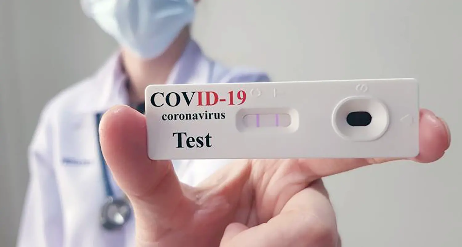 Covid, per il ritorno nelle scuole in Trentino 10 mila test al personale (ma solo «su base volontaria»)