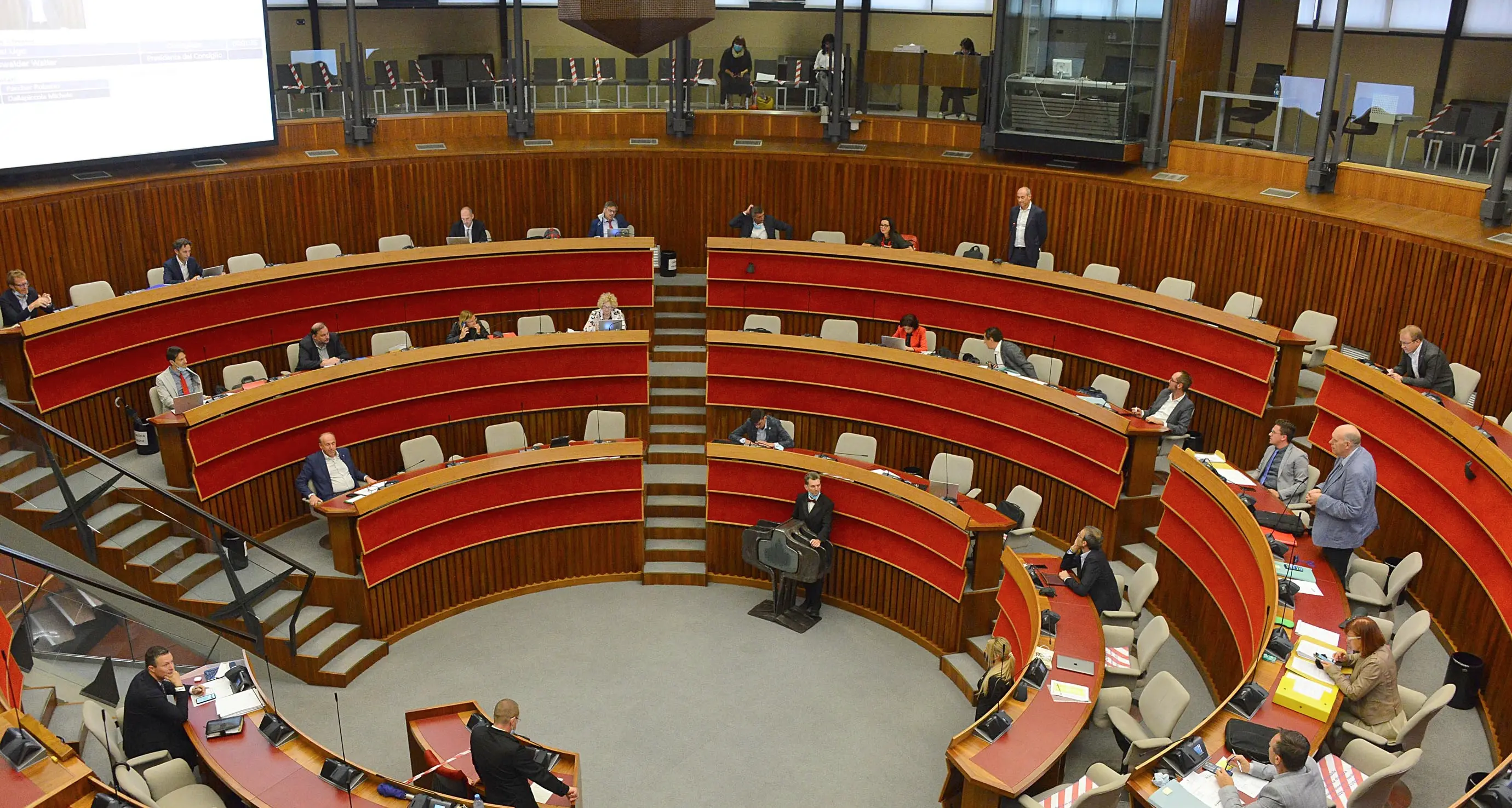 Restituzione dei vitalizi, dai consiglieri i soldi per sostenere i lavoratori in difficoltà occupazionale per il Covid