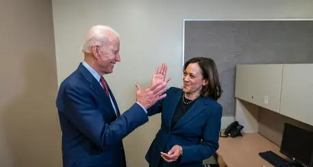 Joe Biden ha scelto come vice l'afroamericana Kamala Harris