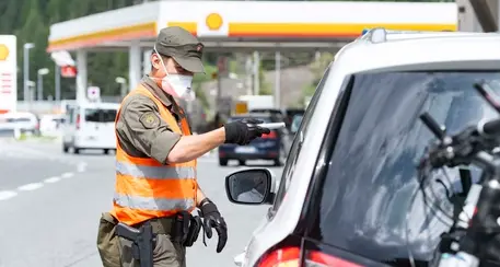 Covid, il Tirolo richiede 200 militari per affrontare l'emergenza del contagio