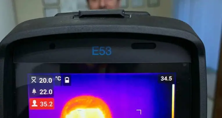 Per entrare a scuola, in Trentino obbligo misurazione della febbre con un termoscanner automatico