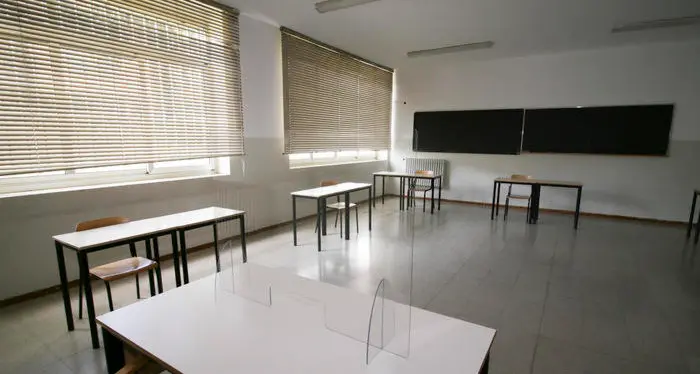 Dalla Protezione Civile l'ok: in arrivo da Roma 5 TIR di banchi per le scuole trentine