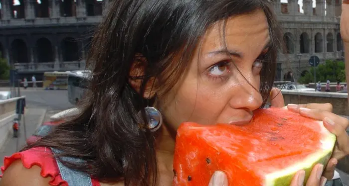 Sono in lotta con il peso quattro italiani su 10: poca frutta e verdura