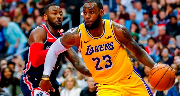 Protesta contro il razzismo Usa: i giocatori fermano la NBA LeBron James guida la rivolta