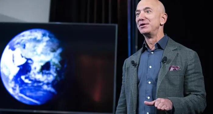 L'uomo più ricco del mondo è Bezos, padrone di Amazon: 200 miliardi di dollari