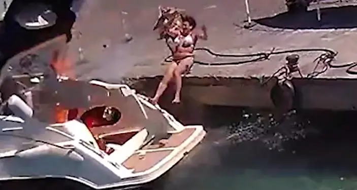 Esplosione in barca a Ponza Una donna vola fuori bordo