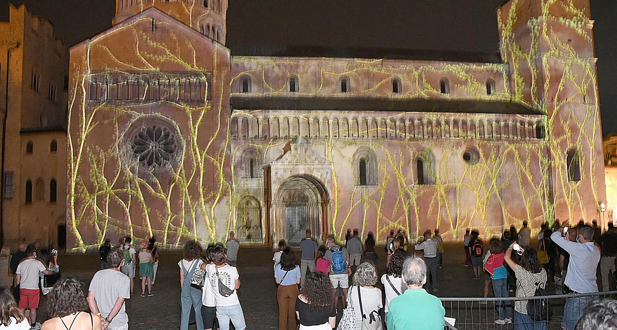 «Come un carillon», piazza Duomo è un sogno di luci, musica e parole che ti lascia a bocca aperta
