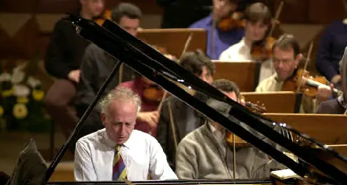 La grande star del pianoforte Maurizio Pollini a Dobbiaco Due concerti di beneficenza
